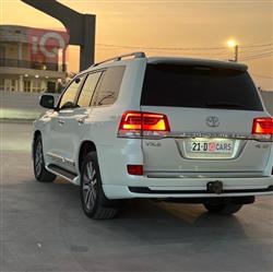 تۆیۆتا لاند کروزەر